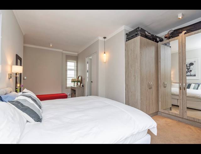 2 BEDROOM APARTMENT FOR SALE IN VREDEHOEK